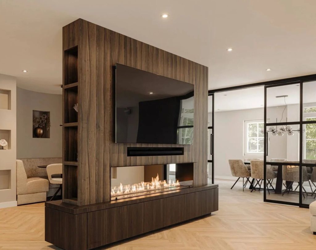 Divider fireplace