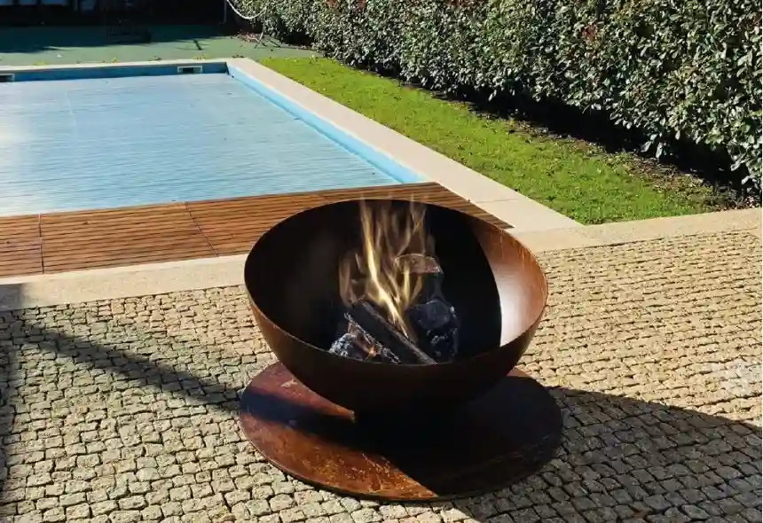 Outdoor bioethanol firepit Solace by GlammFire, modern circular pit with clean flame, designed for elegant outdoor relaxation.